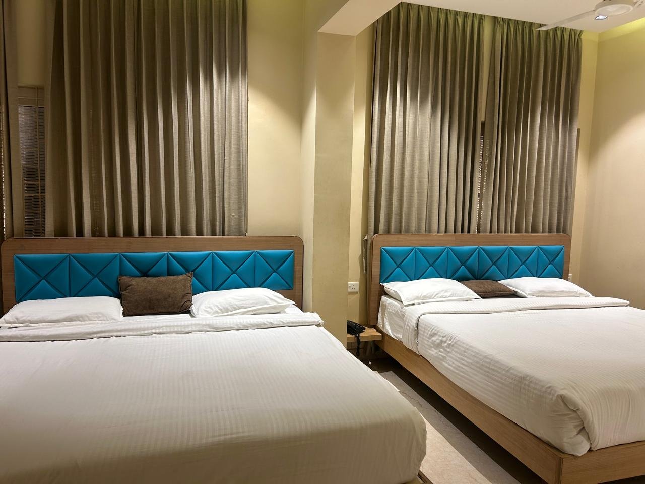 Deluxe A/C 4 Bed